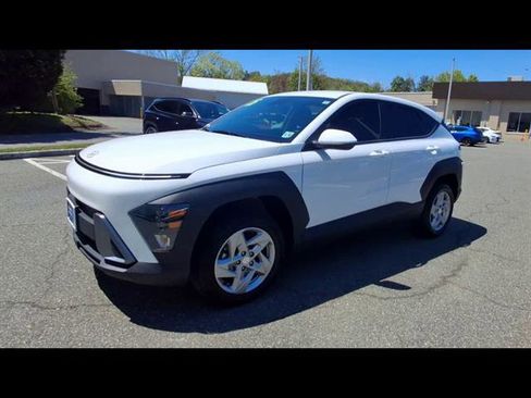 Certified 2025 Hyundai Kona SE AWD/4WD image 4