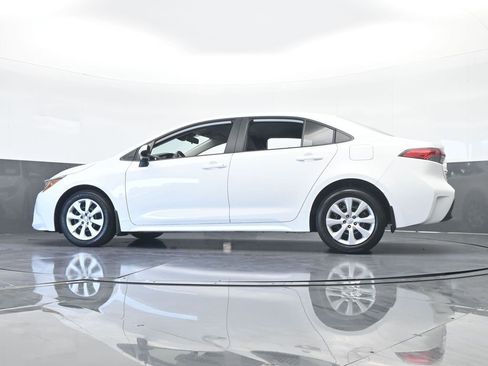 Used 2025 Toyota Corolla LE image 52