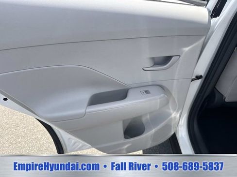 Used 2024 Hyundai Kona SEL AWD/4WD image 15