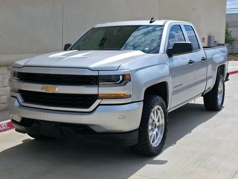 Used 2017 Chevrolet Silverado 1500 Custom w/ Custom Convenience Package RWD image 8