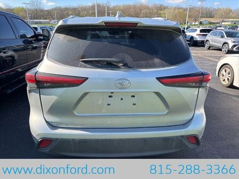 Used 2023 Toyota Highlander XLE AWD/4WD image 5