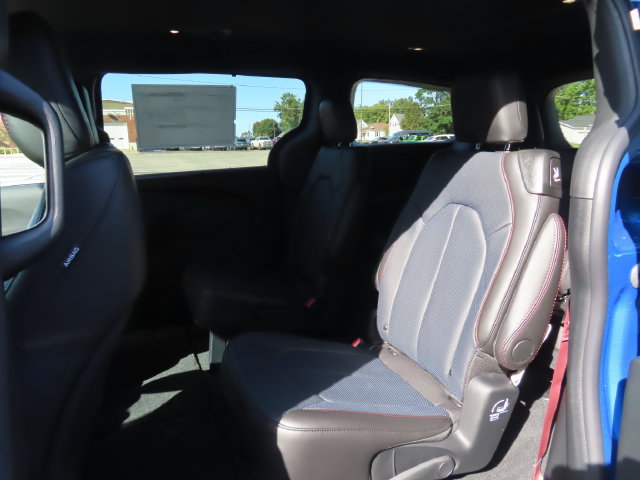 New 2027 Chrysler Pacifica Select AWD/4WD image 20