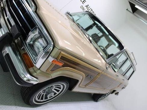 Used 1989 Jeep Grand Wagoneer image 12