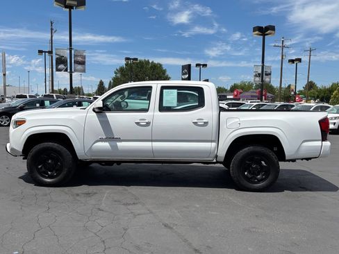 Used 2018 Toyota Tacoma SR AWD/4WD image 8