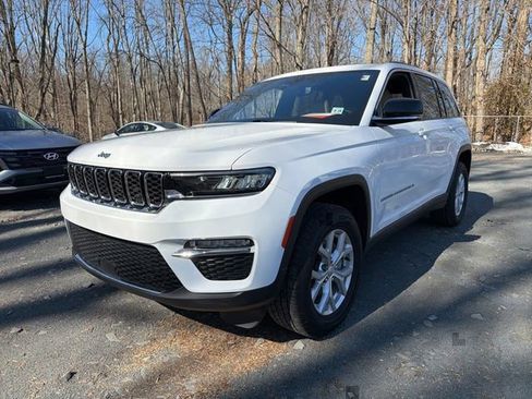 Used 2023 Jeep Grand Cherokee Limited image 1