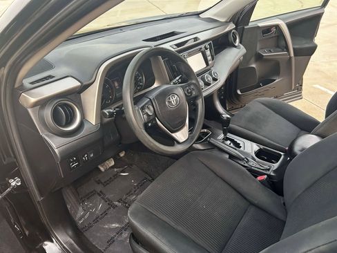 Used 2018 Toyota RAV4 LE image 20
