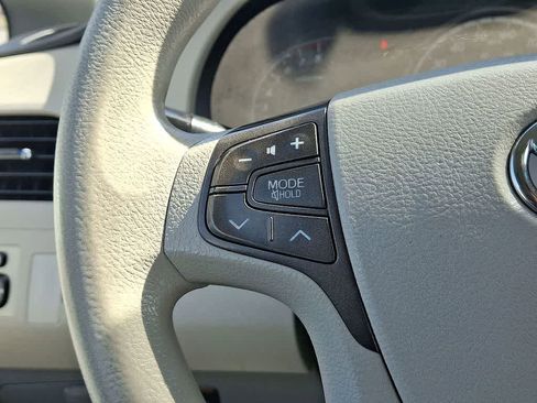 Used 2011 Toyota Sienna LE image 17