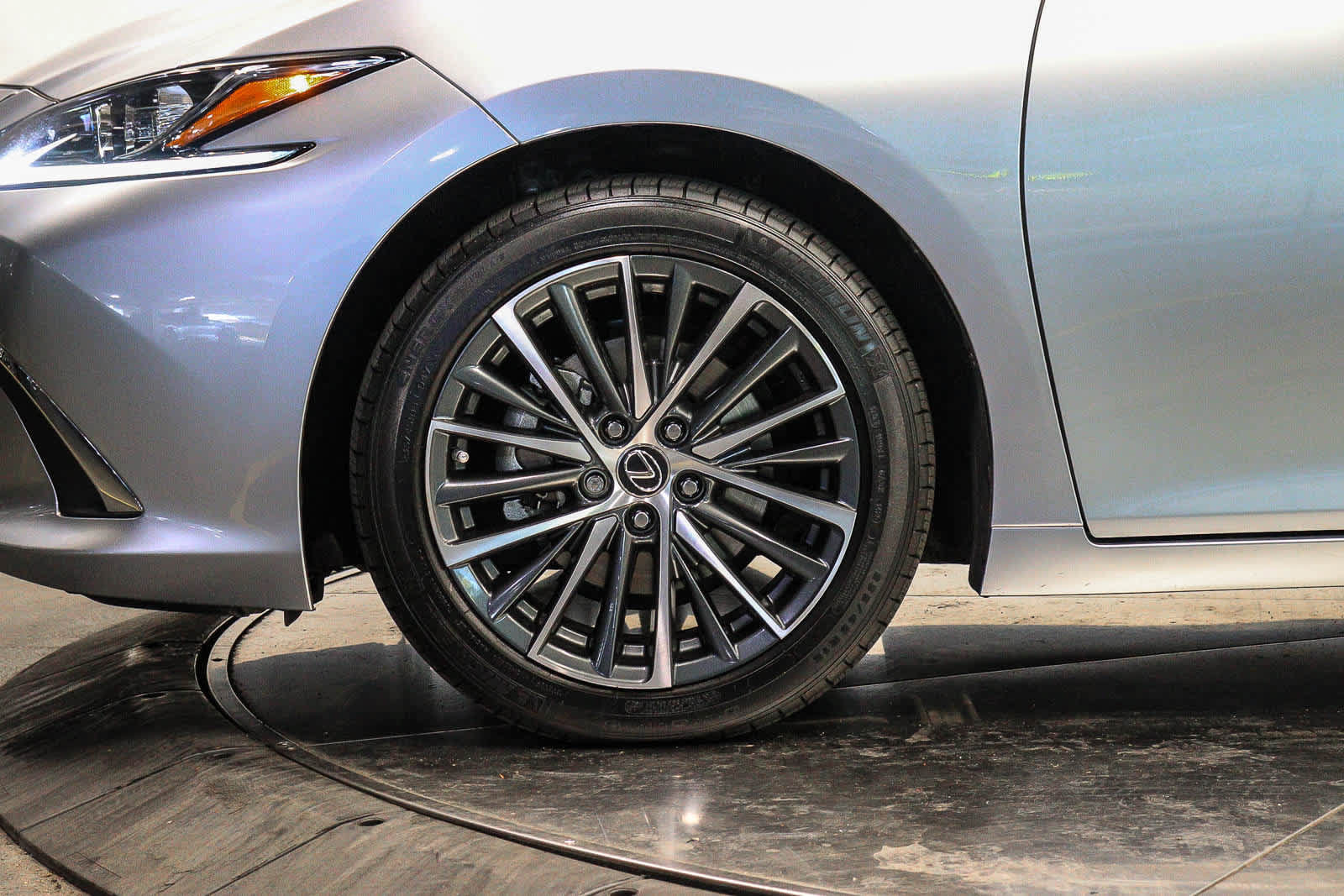 Used 2025 Lexus ES 350 w/ Premium Package FWD image 9