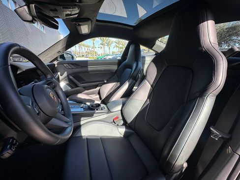 Certified 2025 Porsche 911 Carrera GTS RWD image 5