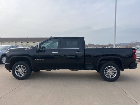 Used 2025 Chevrolet Silverado 2500 LT w/ Z71 Chrome Sport Edition image 10