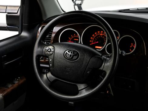 Used 2010 Toyota Tundra 4x4 CrewMax image 18