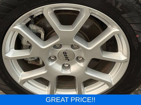 Used 2023 Jeep Renegade Latitude AWD/4WD image 14