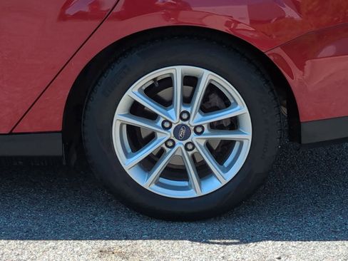 Used 2016 Ford Focus SE w/ SE Cold Weather Package FWD image 14