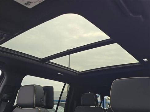 New 2026 Chevrolet Suburban Premier AWD/4WD image 19