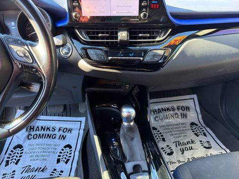 Used 2021 Toyota C-HR XLE image 17