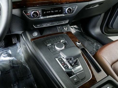 Used 2020 Audi Q5 2.0T Premium w/ Convenience Package image 16