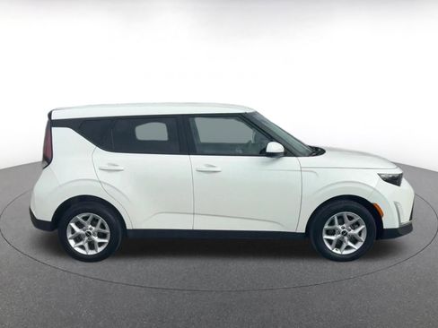 Used 2025 Kia Soul LX w/ LX Technology Package image 16