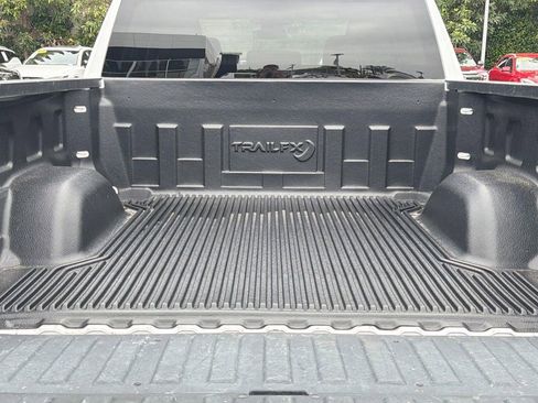 Used 2025 GMC Sierra 1500 SLT AWD/4WD image 28