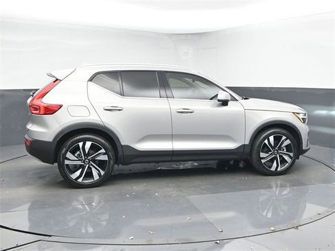 Used 2023 Volvo XC40 B5 Plus w/ Driver Assist Package image 8