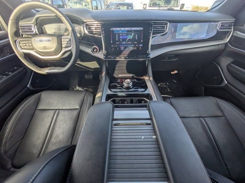 Used 2024 Jeep Wagoneer Series II image 11