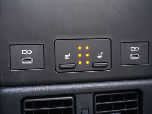 Used 2024 Toyota bZ4X AWD image 37