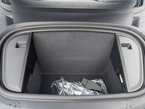 Certified 2025 Porsche Taycan image 27