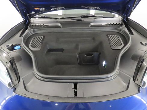 Certified 2025 Porsche Macan Electric RWD image 51