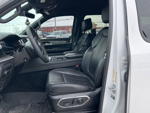 Used 2022 Jeep Wagoneer Series III w/ Rear Seat Video Group 1 image 6