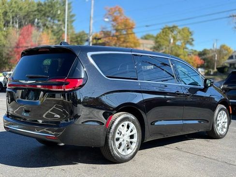 New 2026 Chrysler Pacifica Select image 6