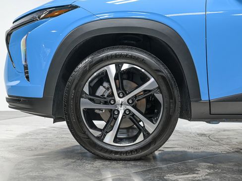 Used 2025 Chevrolet Trax RS w/ Driver Confidence Package FWD image 3