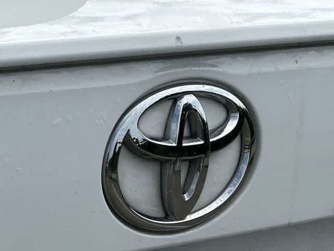 Used 2021 Toyota RAV4 XLE AWD/4WD image 18