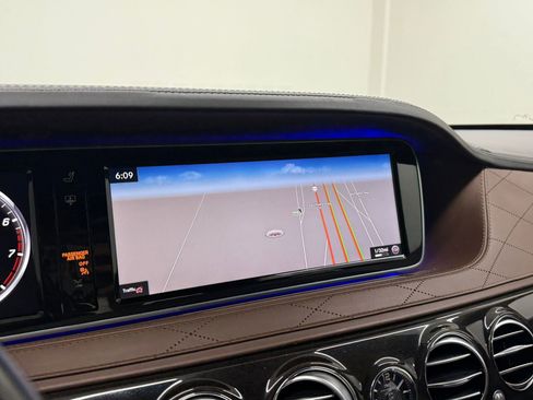 Used 2017 Mercedes-Benz Maybach S 550 4MATIC image 16