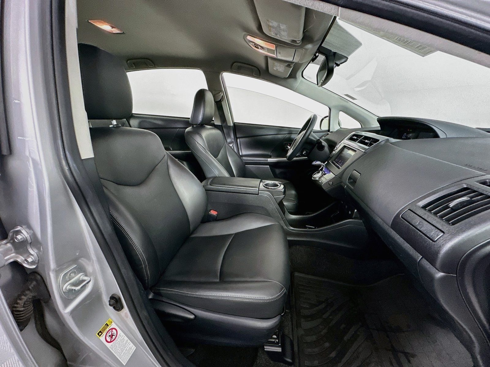 Used 2015 Toyota Prius V Five FWD image 27