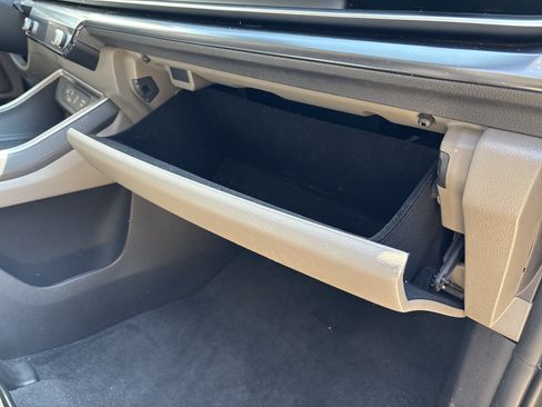Used 2025 Kia Carnival FWD image 27