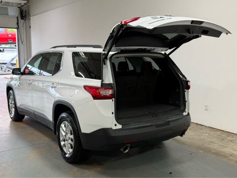 Used 2020 Chevrolet Traverse LT w/ Driver Confidence II Package AWD/4WD image 4