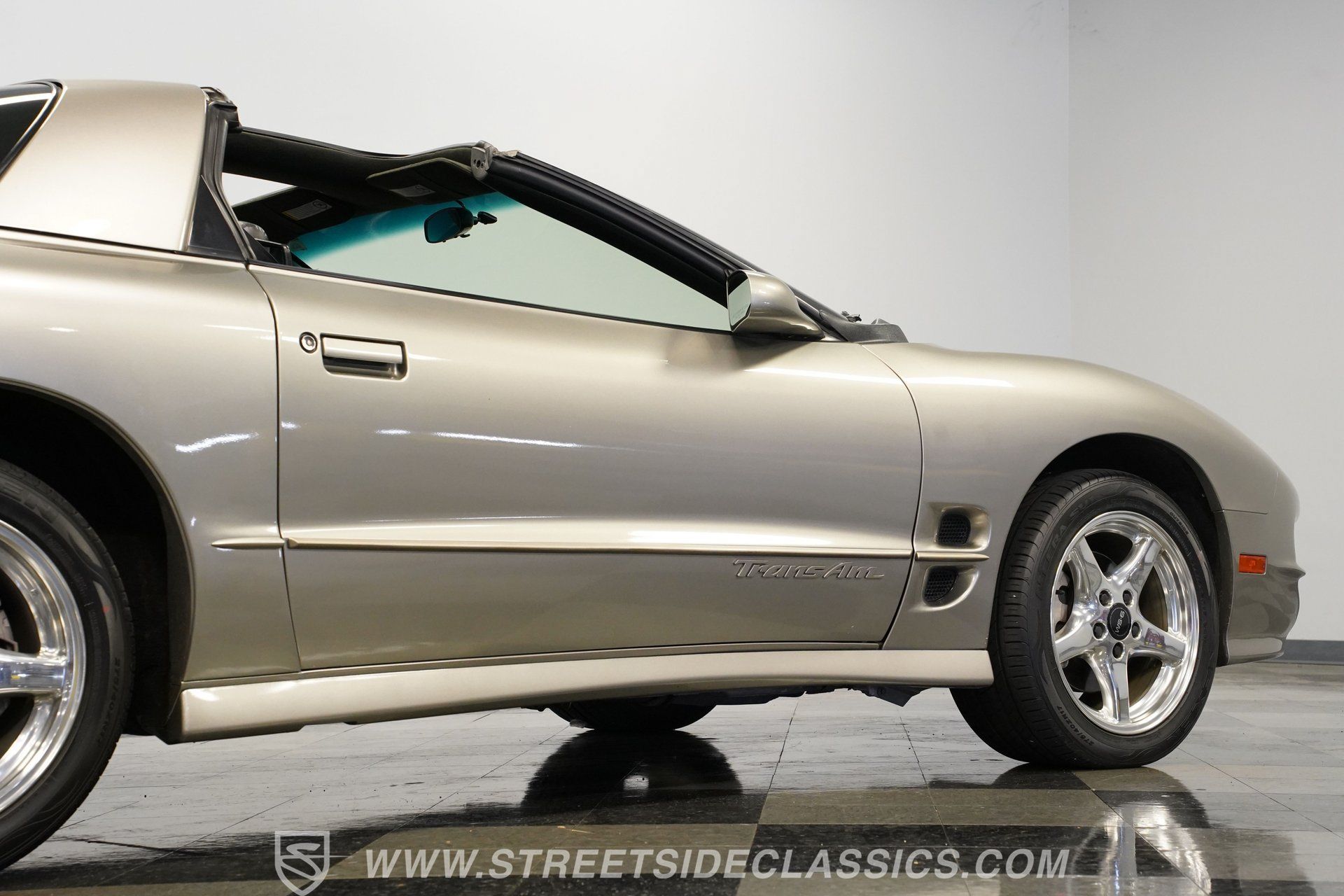Used 2001 Pontiac Firebird Trans Am RWD image 29