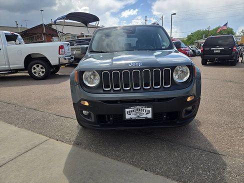 Used 2017 Jeep Renegade Latitude w/ Cold Weather Group AWD/4WD image 3