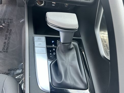 Used 2024 Hyundai Elantra SEL FWD image 30
