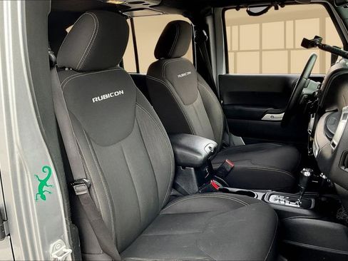 Used 2016 Jeep Wrangler Unlimited Rubicon w/ Connectivity Group image 25