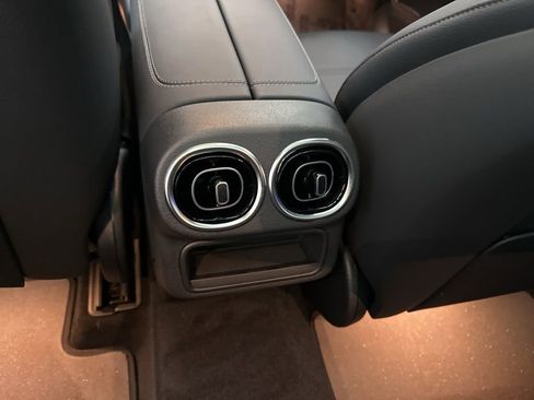 Used 2026 Mercedes-Benz GLC 300 image 21