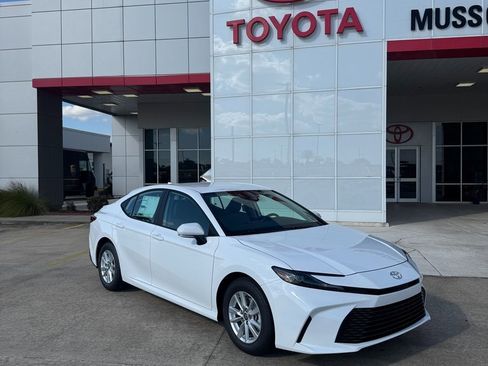 Used 2026 Toyota Camry LE w/ Convenience Package image 1