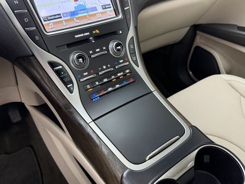 Used 2019 Lincoln Nautilus Reserve FWD image 22