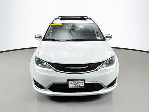 Used 2020 Chrysler Pacifica Limited FWD image 2