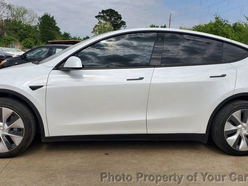 Used 2022 Tesla Model Y Long Range image 14