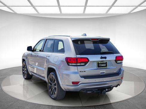 Used 2019 Jeep Grand Cherokee Altitude AWD/4WD image 2