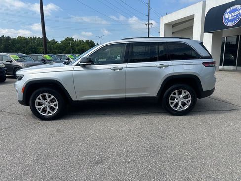 Used 2022 Jeep Grand Cherokee Limited AWD/4WD image 2
