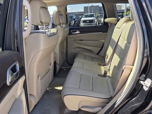 Used 2018 Jeep Grand Cherokee Overland RWD image 13