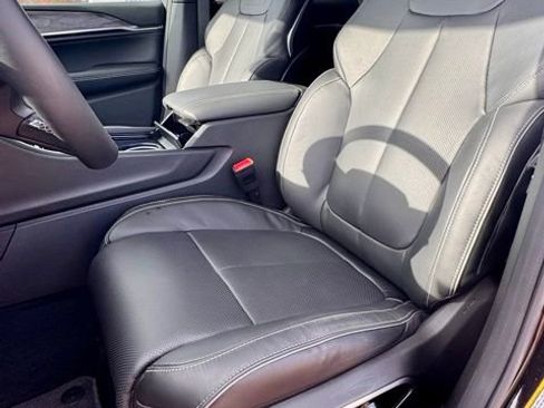 New 2025 Jeep Grand Cherokee Overland w/ Adv Protech Group III image 11