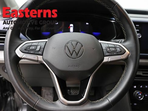 Used 2024 Volkswagen Taos SE FWD image 10