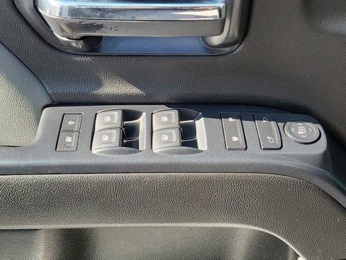 Used 2018 Chevrolet Silverado 1500 Custom w/ Custom Value Package image 27